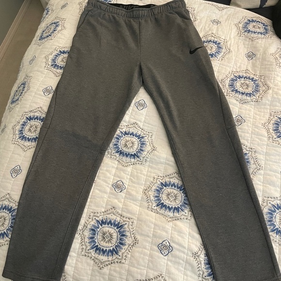 Nike Dark Grey Sweats Size medium - Picture 1 of 3
